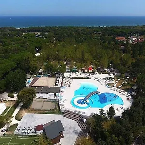 Adriano Family Village Отель
