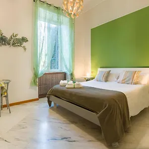 la-casa-del-sole-a-mergellina-naples.hotels-amalfi.com/