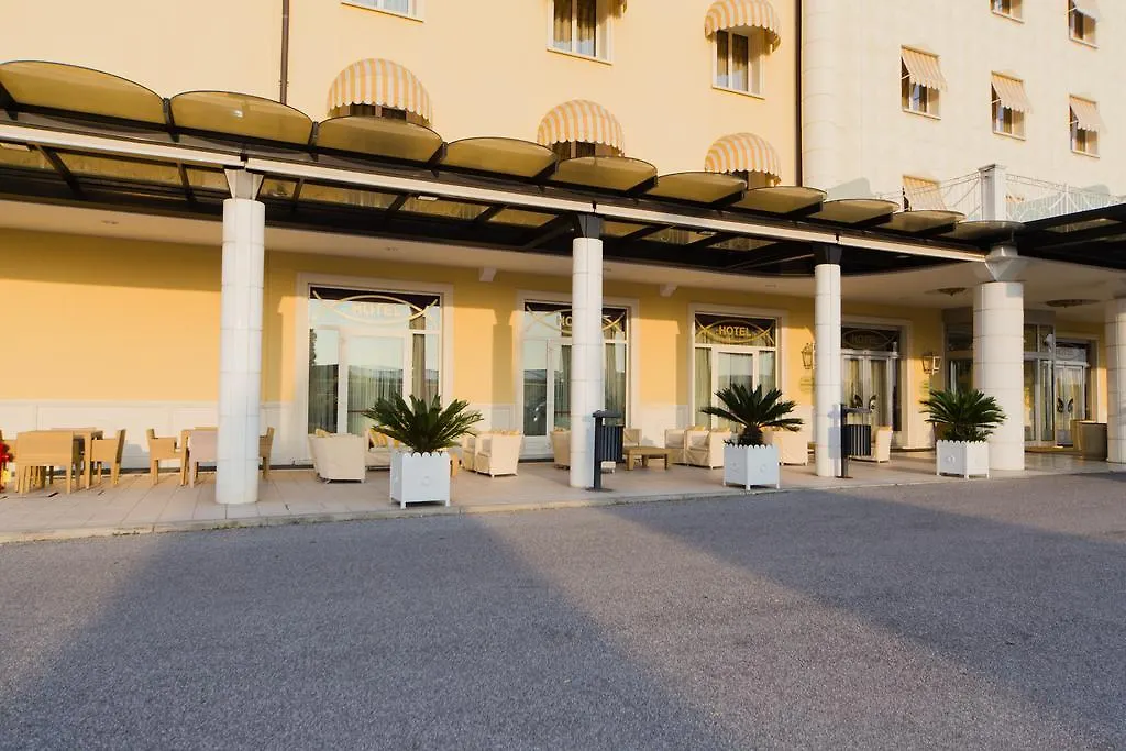 Zanhotel Centergross بينتيفوليو فندق