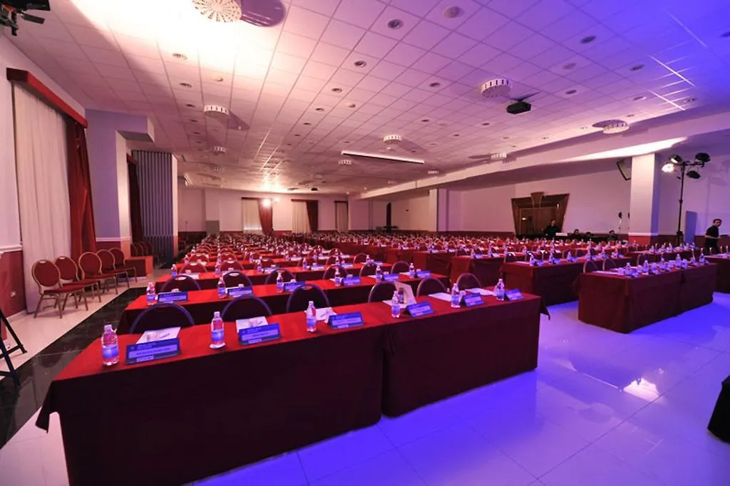 Zanhotel Centergross بينتيفوليو 4*,