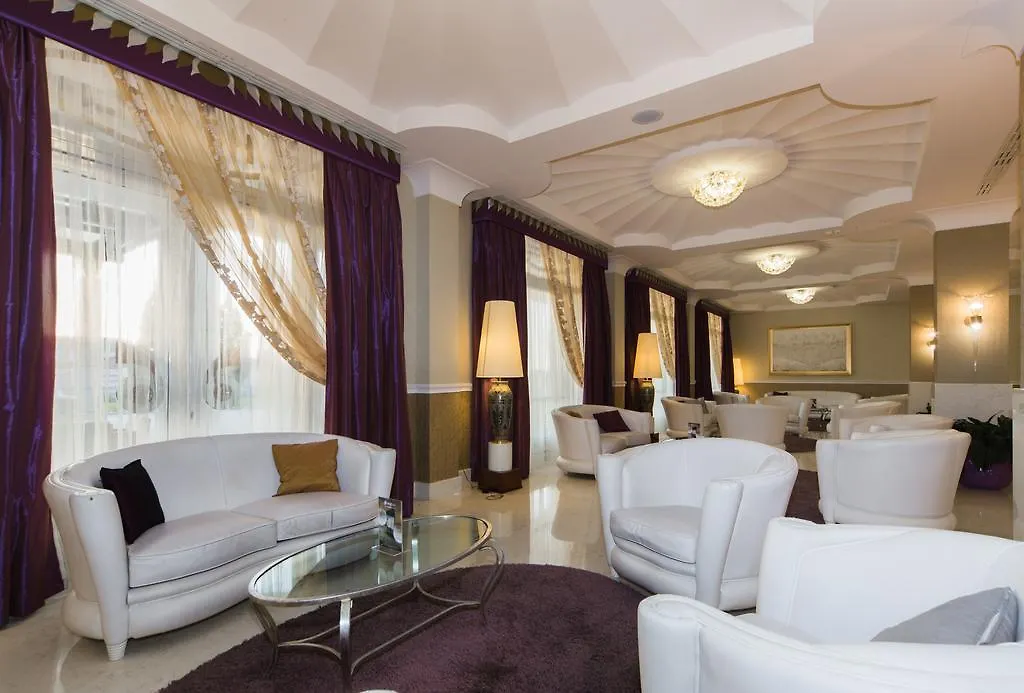 **** Отель Zanhotel Centergross Бентивольо Италия
